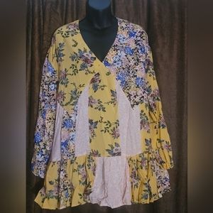 NWT Women's Easel Top